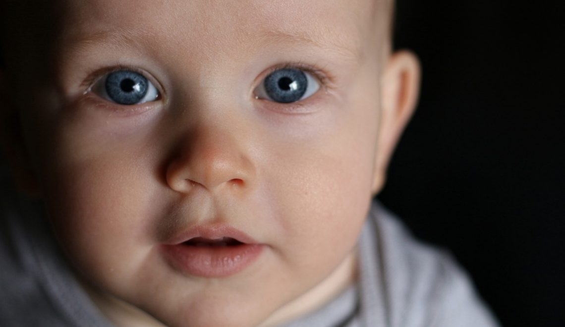É possível definir a cor dos olhos do bebê?